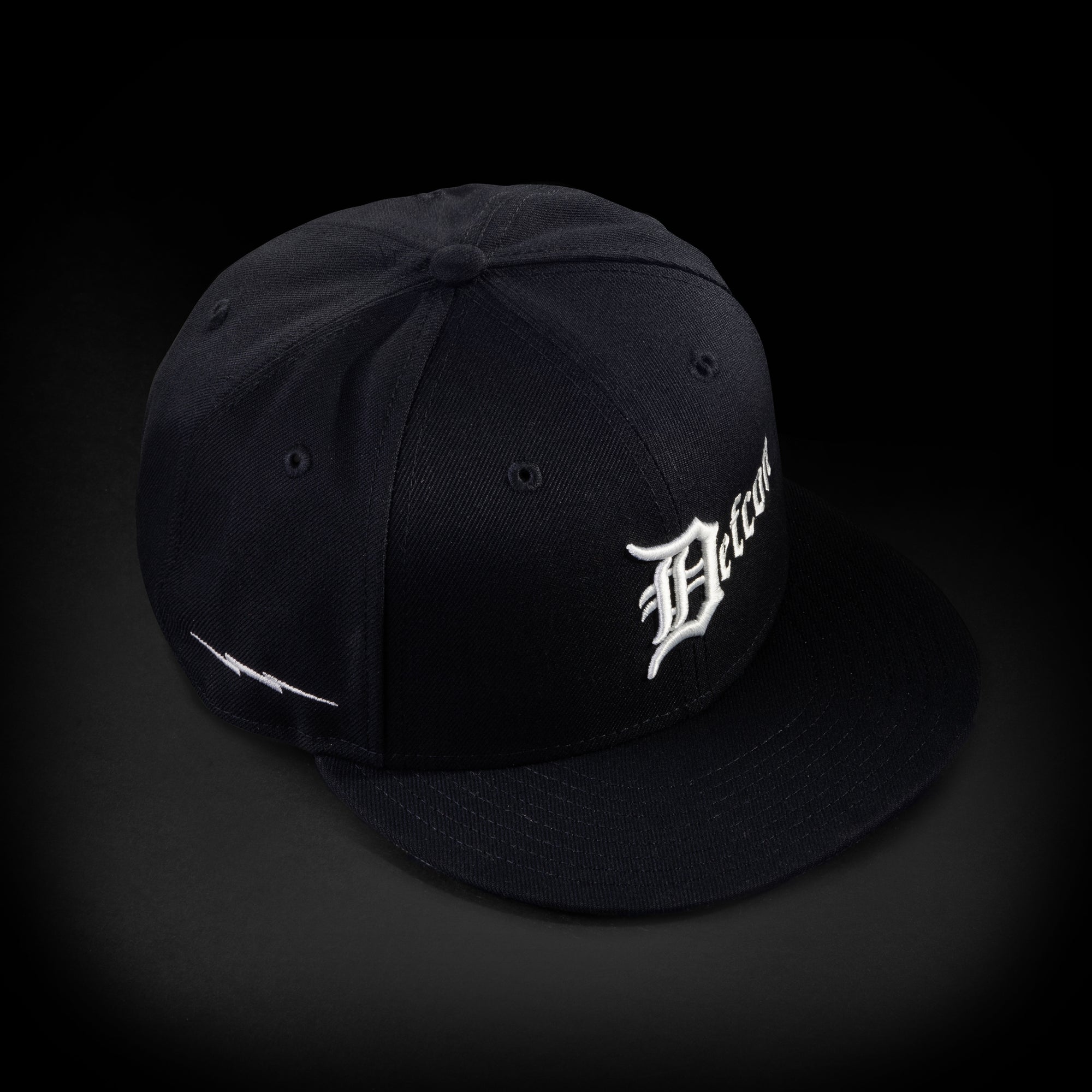 OLD ENGLISH SNAPBACK - NAVY