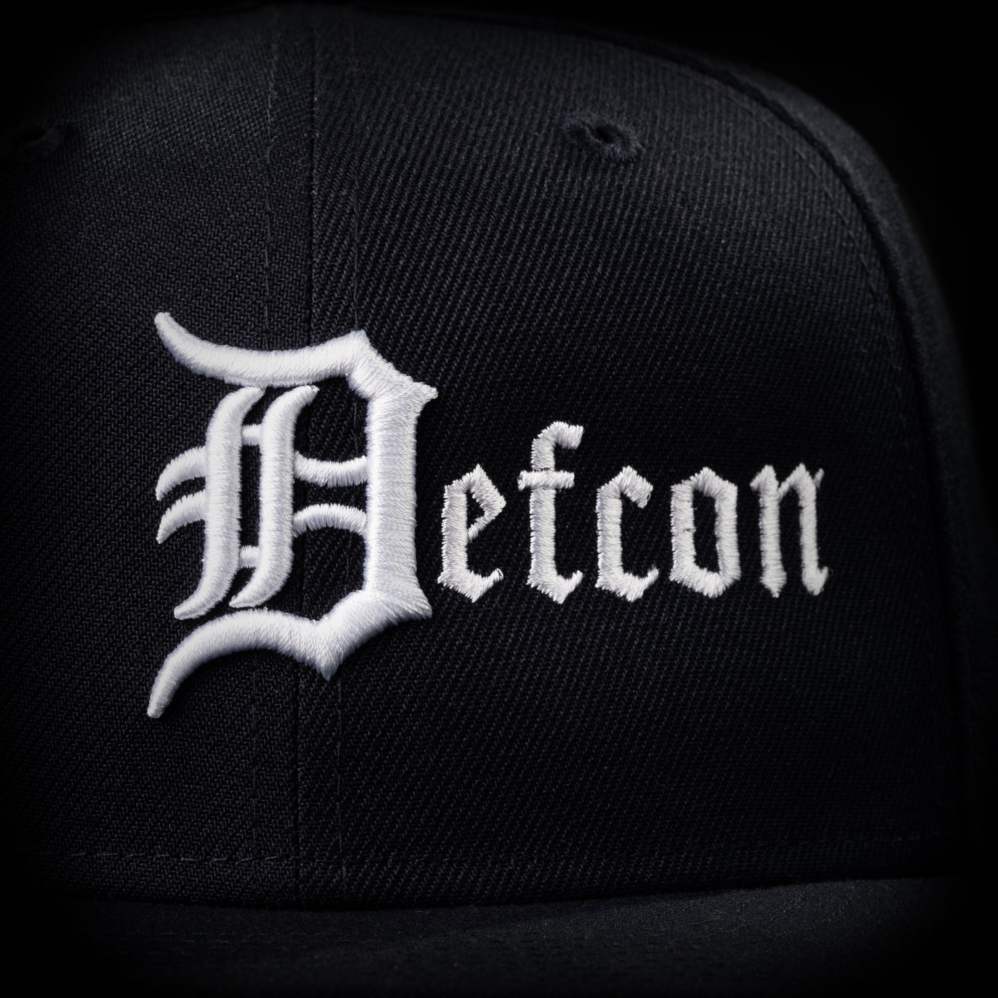 OLD ENGLISH SNAPBACK - NAVY