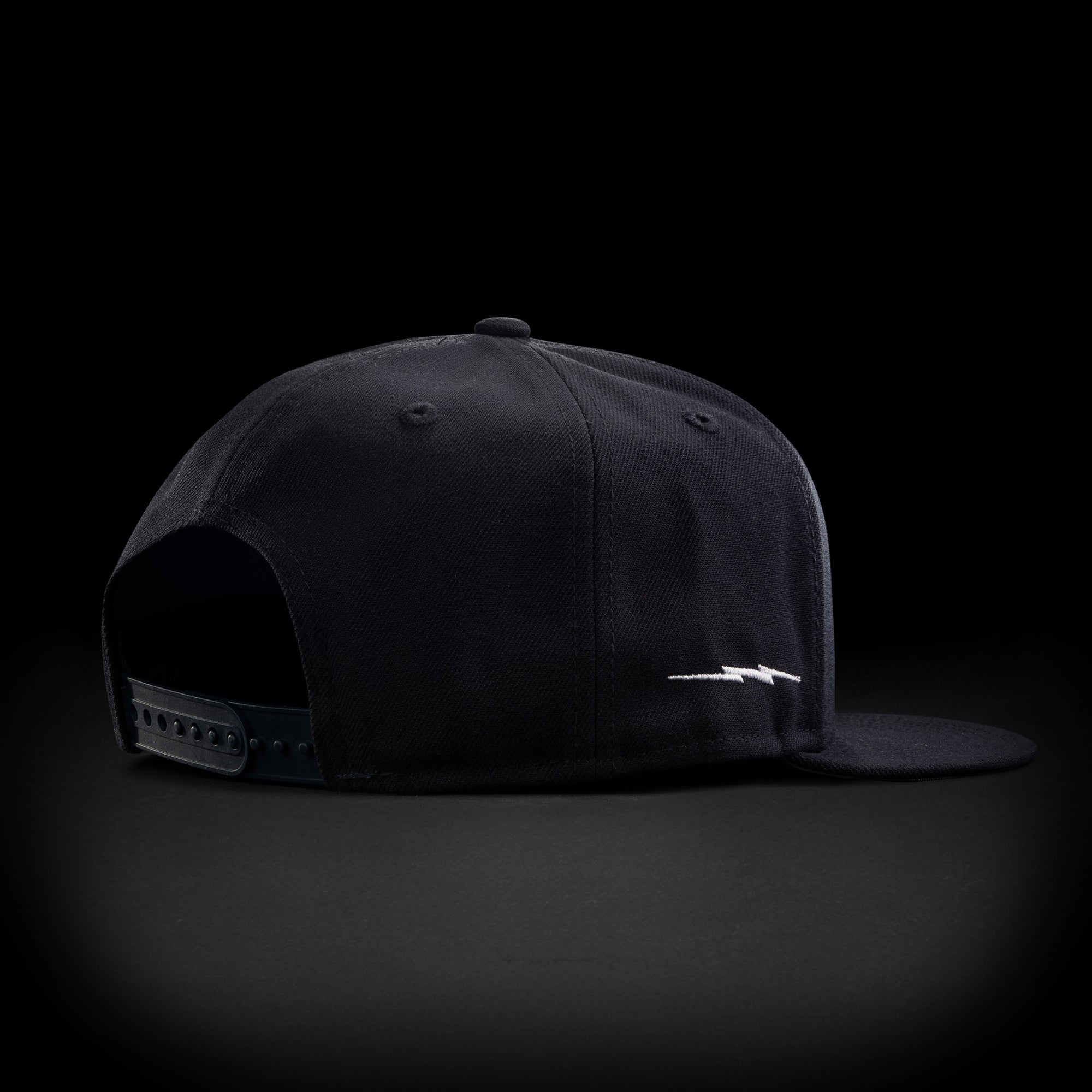 OLD ENGLISH SNAPBACK - NAVY