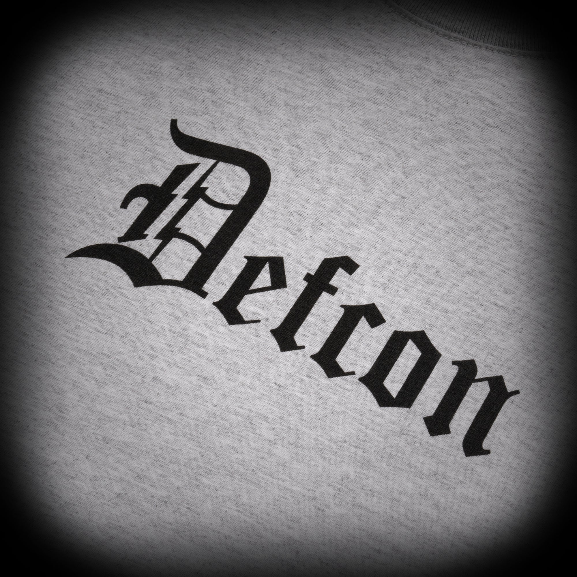 OLD ENGLISH TEE - HEATHER GREY