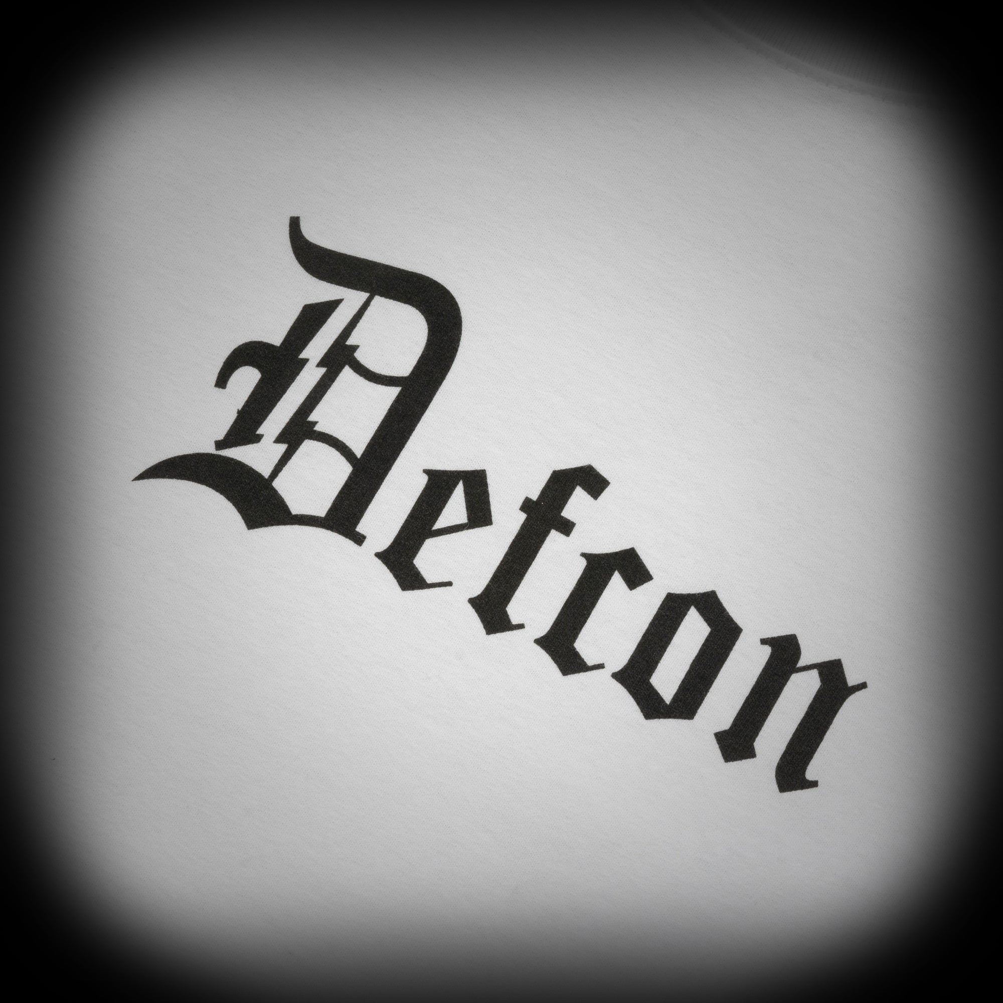 OLD ENGLISH TEE - WHITE